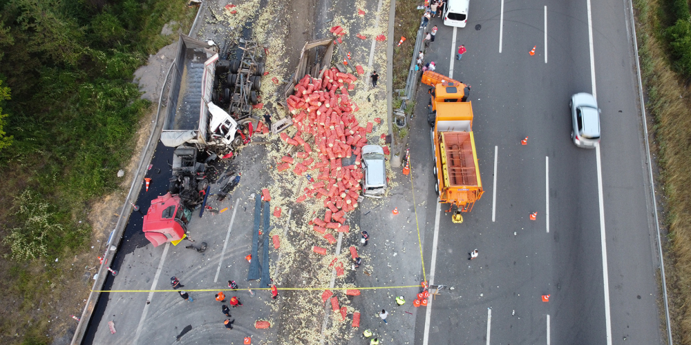 Otoyolda zincirleme trafik kazası: 6 kişi yaralandı 5