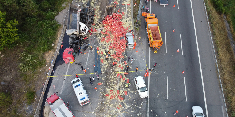 Otoyolda zincirleme trafik kazası: 6 kişi yaralandı 7