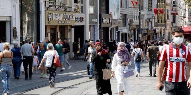 Delta varyantı yayılırken tedbirleri unuttuk! Taksim Meydanı ve İstiklal Caddesi'nde maske takan yok, mesafe ise çok yakın