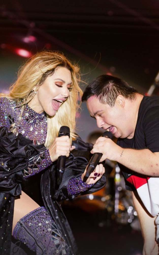 Hadise, Silivri konserinde giyindiği kostümle yürek hoplattı! 5