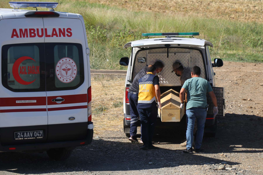 Erzincan'da yürekleri yakan kaza! Anne ve oğlu hayatını kaybetti, baba ve oğlu yaralandı 10