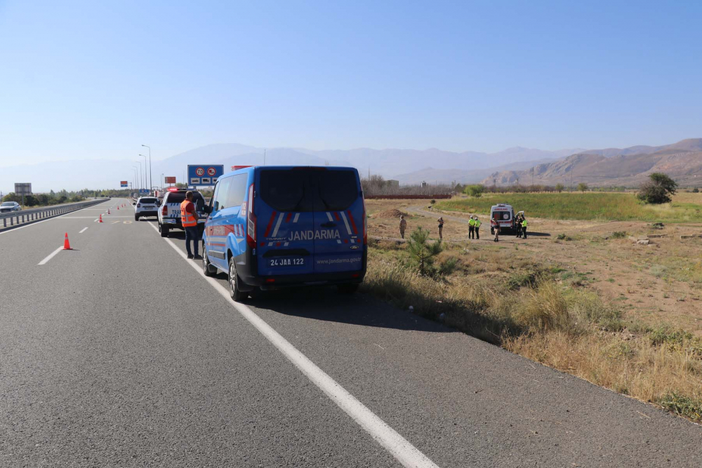 Erzincan'da yürekleri yakan kaza! Anne ve oğlu hayatını kaybetti, baba ve oğlu yaralandı 3