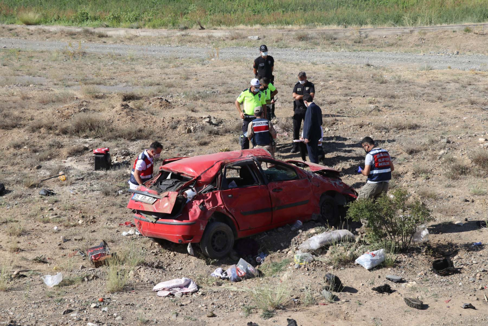 Erzincan'da yürekleri yakan kaza! Anne ve oğlu hayatını kaybetti, baba ve oğlu yaralandı 4