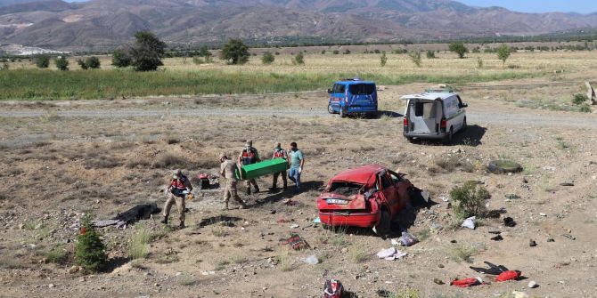 Erzincan'da yürekleri yakan kaza! Anne ve oğlu hayatını kaybetti, baba ve oğlu yaralandı