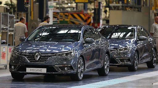 Renault'un yaptığı kampanya bayilerin önünde kuyruk oluşturacak! Araba alacaklar bu listeye bakmadan geçmesin 1