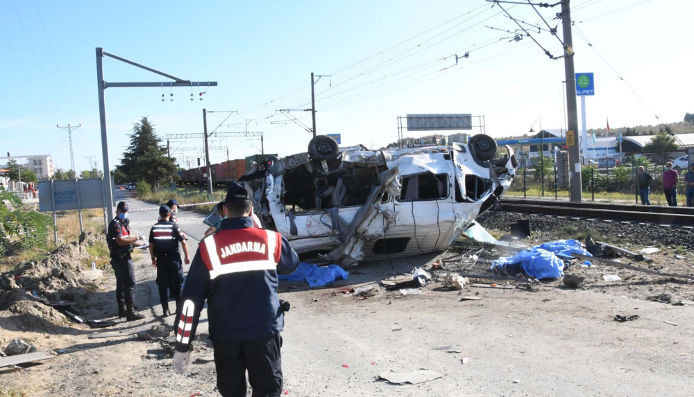 7 kişi hayatını kaybetmişti! Tekirdağ'da yük treninin çarptığı minibüsün şoförü Bilal Küllü'nün ifadesi ortaya çıktı! O sözleri çıldırttı 5