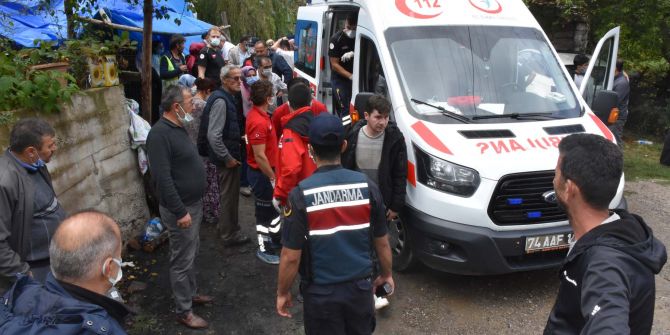 Yoğunluğu kaldıramayan ahşap balkon çöktü: 3 metre yüksekten düşen 13 kişi yaralandı