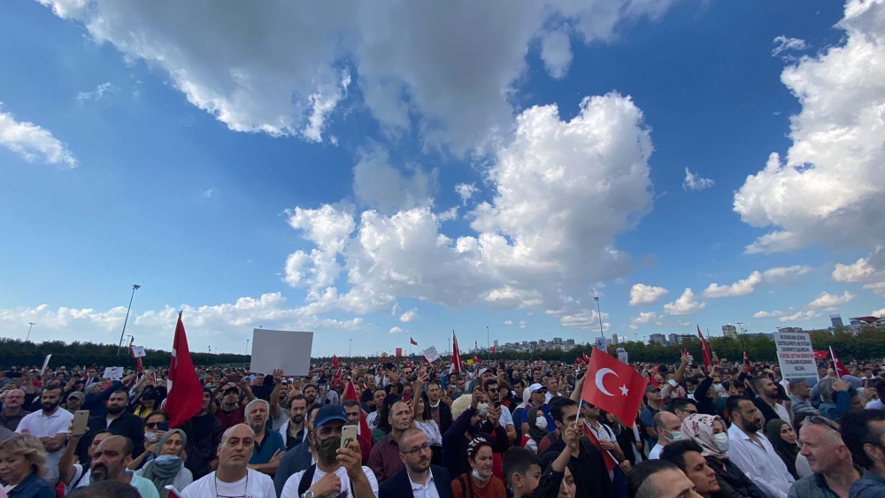 Aşı karşıtları Maltepe'de miting düzenledi! Yoğun katılım görenleri şaşkına çevirdi! Ne maske vardı, ne mesafe 11