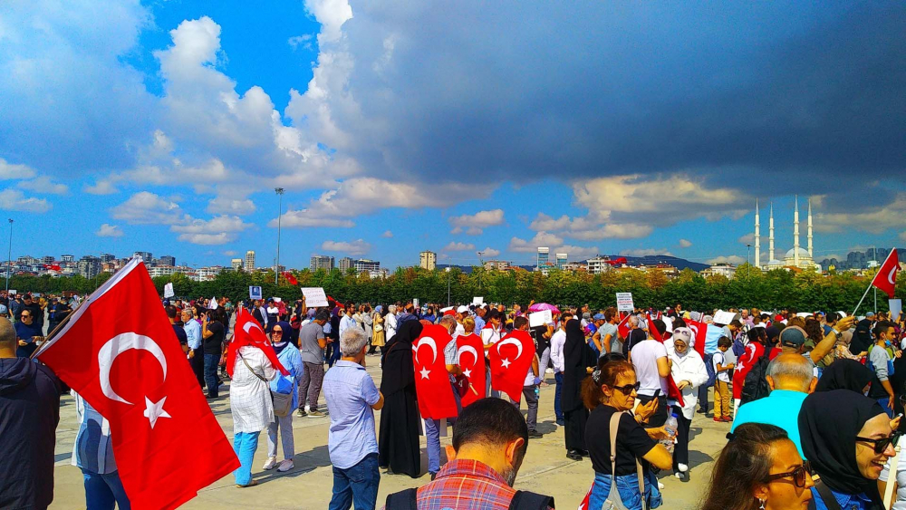 Aşı karşıtları Maltepe'de miting düzenledi! Yoğun katılım görenleri şaşkına çevirdi! Ne maske vardı, ne mesafe 12