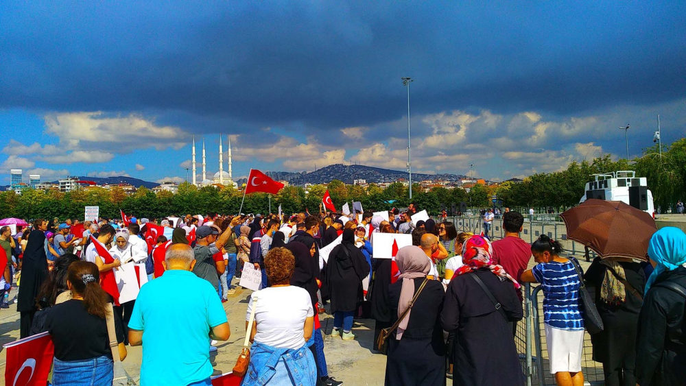 Aşı karşıtları Maltepe'de miting düzenledi! Yoğun katılım görenleri şaşkına çevirdi! Ne maske vardı, ne mesafe 13