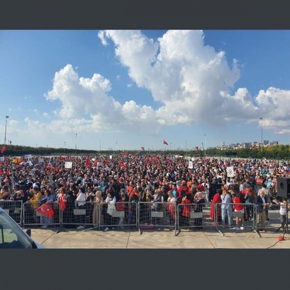 Aşı karşıtları Maltepe'de miting düzenledi! Yoğun katılım görenleri şaşkına çevirdi! Ne maske vardı, ne mesafe 14