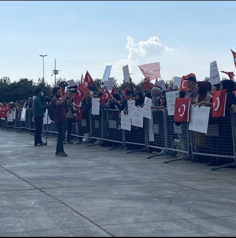 Aşı karşıtları Maltepe'de miting düzenledi! Yoğun katılım görenleri şaşkına çevirdi! Ne maske vardı, ne mesafe 15