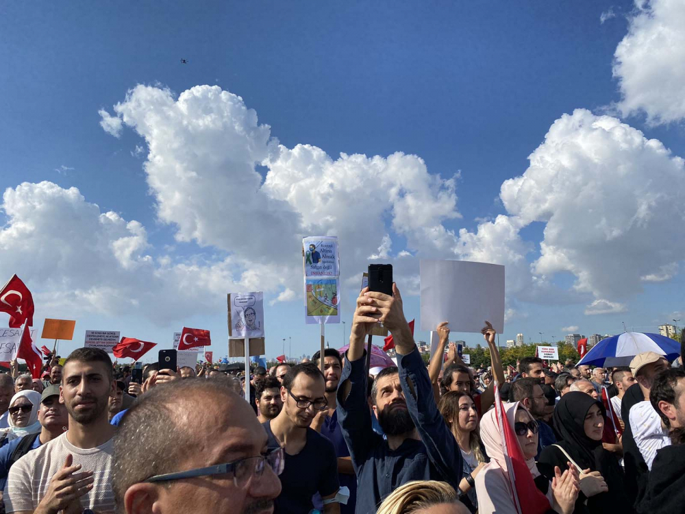 Aşı karşıtları Maltepe'de miting düzenledi! Yoğun katılım görenleri şaşkına çevirdi! Ne maske vardı, ne mesafe 16