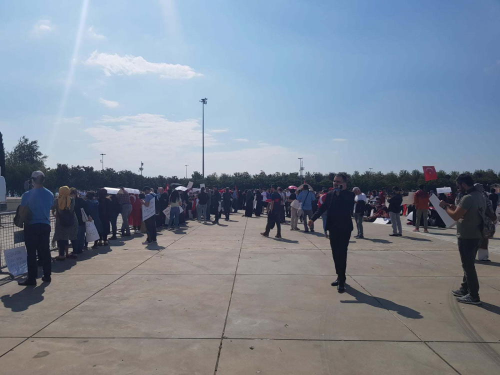 Aşı karşıtları Maltepe'de miting düzenledi! Yoğun katılım görenleri şaşkına çevirdi! Ne maske vardı, ne mesafe 5