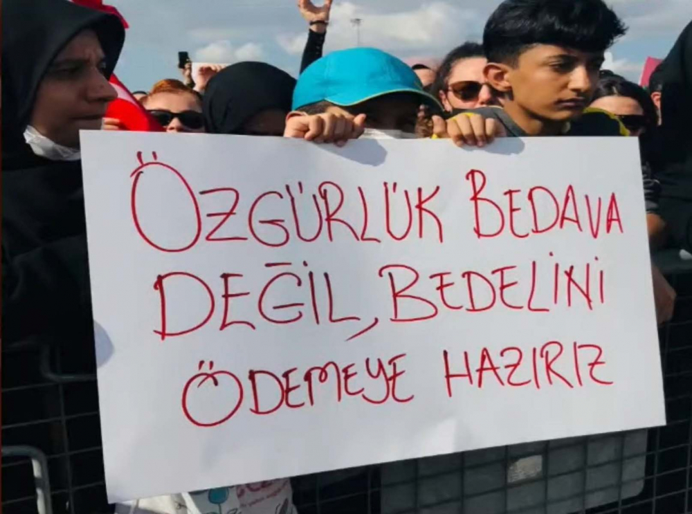 Aşı karşıtları Maltepe'de miting düzenledi! Yoğun katılım görenleri şaşkına çevirdi! Ne maske vardı, ne mesafe 7