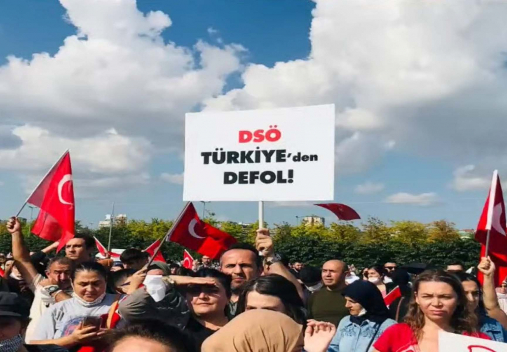 Aşı karşıtları Maltepe'de miting düzenledi! Yoğun katılım görenleri şaşkına çevirdi! Ne maske vardı, ne mesafe 8