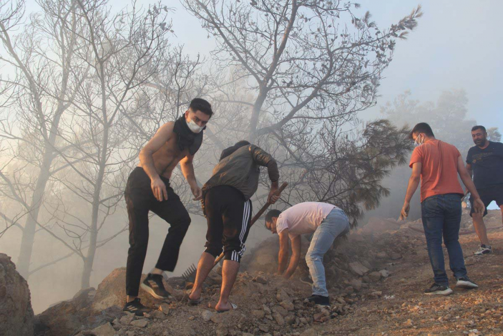 İzmir'de ormanlık alanda çıkan yangın kontrol altına alındı! 2