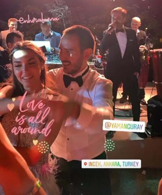 Beren Saat'in yıllar önce kaybettiği ve asla unutamadığı ilk aşkı Efe Güray'ın kardeşinin düğününde Kenan Doğulu sahneye çıktı! 4