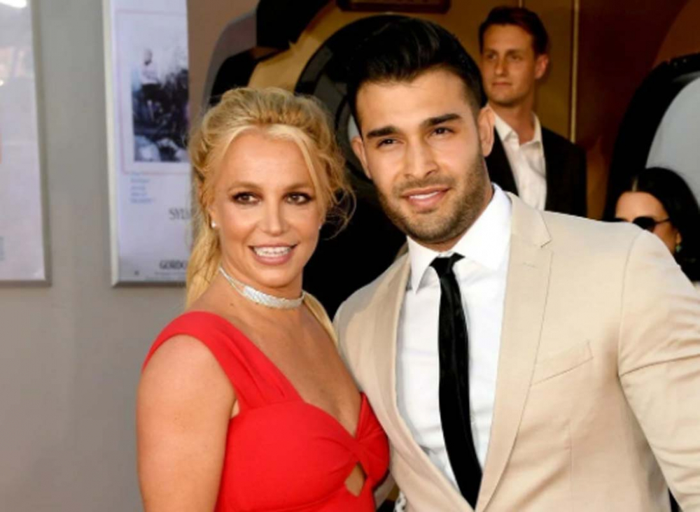 Vasilik mücadelesi veren Britney Spears aşk hayatında istediği adımları atmaya başladı! İranlı sevgilisi  Sam Asghari ile nişanlandı! 8