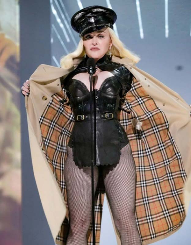 Madonna'nın kızından olay yaratan hareket! Lourdes Leon koltuk altı kıllarını gösterdi! 5