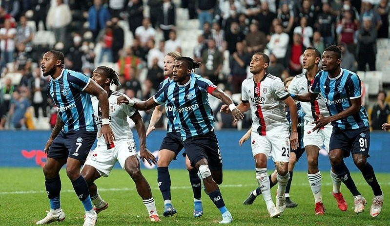 Mario Balotelli'nin hareketi olay oldu! Vodafone Arena'da maçın bitiş düdüğüyle birlikte ortalık karıştı! 2