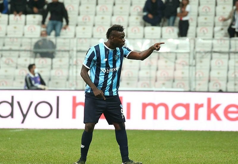 Mario Balotelli'nin hareketi olay oldu! Vodafone Arena'da maçın bitiş düdüğüyle birlikte ortalık karıştı! 3