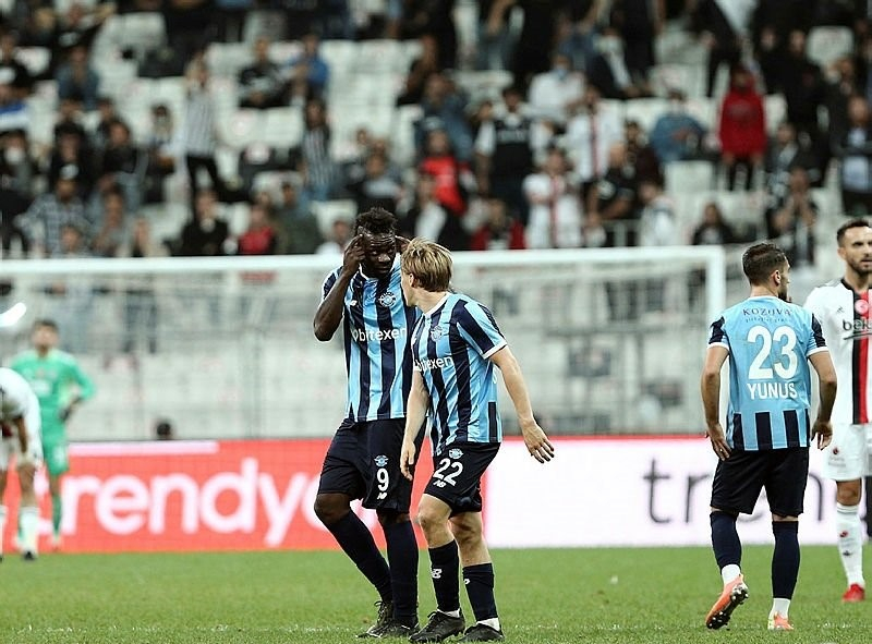 Mario Balotelli'nin hareketi olay oldu! Vodafone Arena'da maçın bitiş düdüğüyle birlikte ortalık karıştı! 5