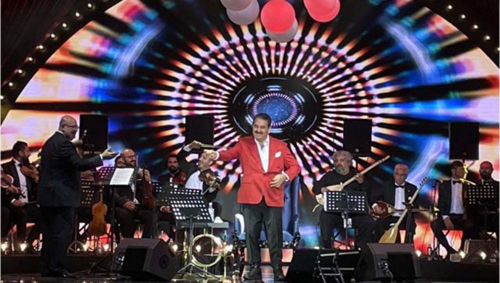 İmparator İbrahim Tatlıses 12 yıl aranın ardından konser verdi! Sahnede duygusal anlar yaşadı! 3