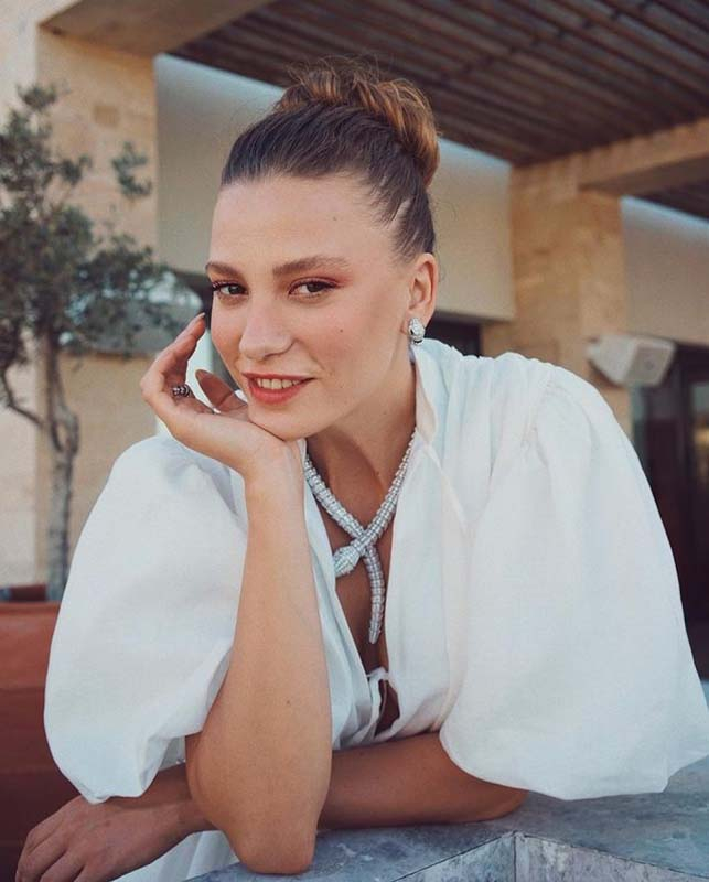 Serenay Sarıkaya bir bankanın yüzü oldu! Reklamdan alacağı ücret dudak uçuklattı! 2