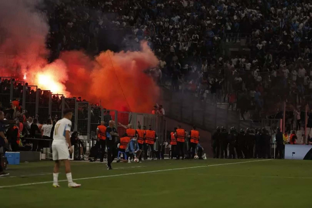 Fransızlardan büyük provokasyon! Galatasaray taraftarının sabrını sınadılar! 2