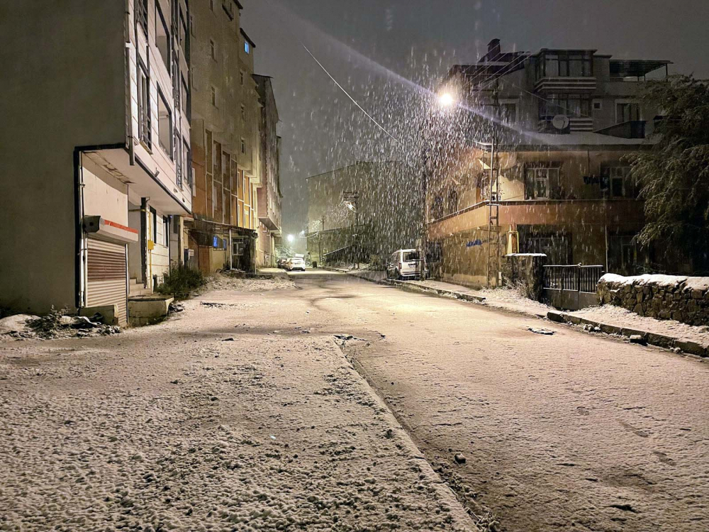 Ardahan'da kar yağışı etkili oldu! Kent beyaz örtüyle kaplandı 2