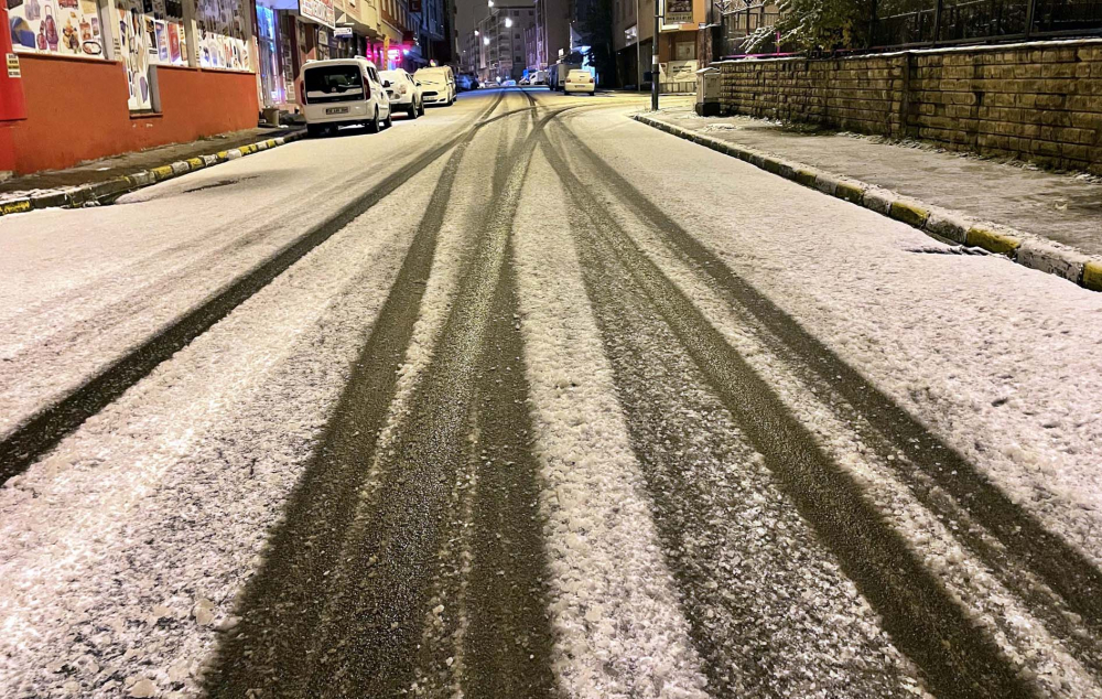 Ardahan'da kar yağışı etkili oldu! Kent beyaz örtüyle kaplandı 9