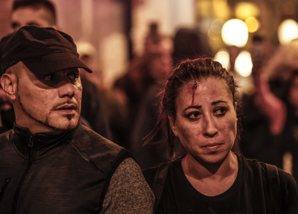 İtalya'da olaylı gece: Halk ve polis birbirine girdi! Çok sayıda yaralı var 2