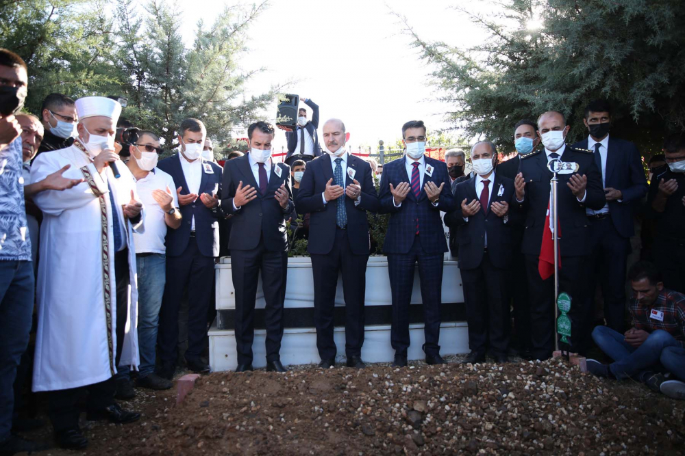 Elazığ şehidine gözyaşlarıyla veda etti! Şehit Cihat Şahin, düzenlenen cenaze töreniyle son yolculuğuna uğurlandı 20