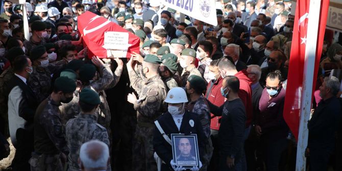 Elazığ şehidine gözyaşlarıyla veda etti! Şehit Cihat Şahin, düzenlenen cenaze töreniyle son yolculuğuna uğurlandı