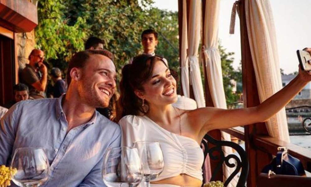 Hande Erçel ve Kerem Bürsin hayranlarını üzecek haber! Ünlü çiftin yolları ayrıldı... 9