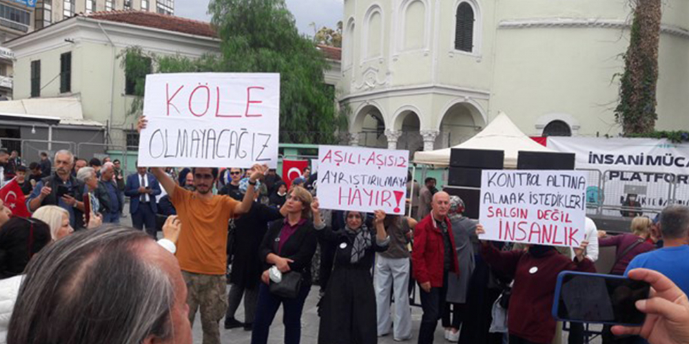 Aşı, PCR testi ve maske gereksiz mi? İzmir'de aşı karşıtlarından akılalmaz sloganlar 4