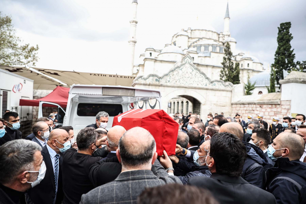 Sevenleri ve devlet erkanı cenazesine akın etti! Milli SİHA'ların öncüsü Özdemir Bayraktar için cenaze töreniyle son yolculuğuna uğurlandı 12