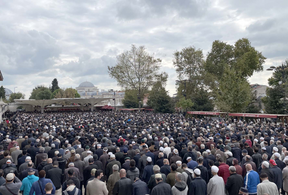 Sevenleri ve devlet erkanı cenazesine akın etti! Milli SİHA'ların öncüsü Özdemir Bayraktar için cenaze töreniyle son yolculuğuna uğurlandı 13