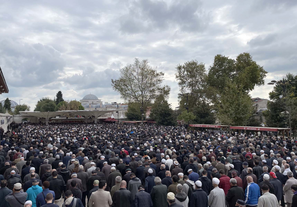 Sevenleri ve devlet erkanı cenazesine akın etti! Milli SİHA'ların öncüsü Özdemir Bayraktar için cenaze töreniyle son yolculuğuna uğurlandı 14