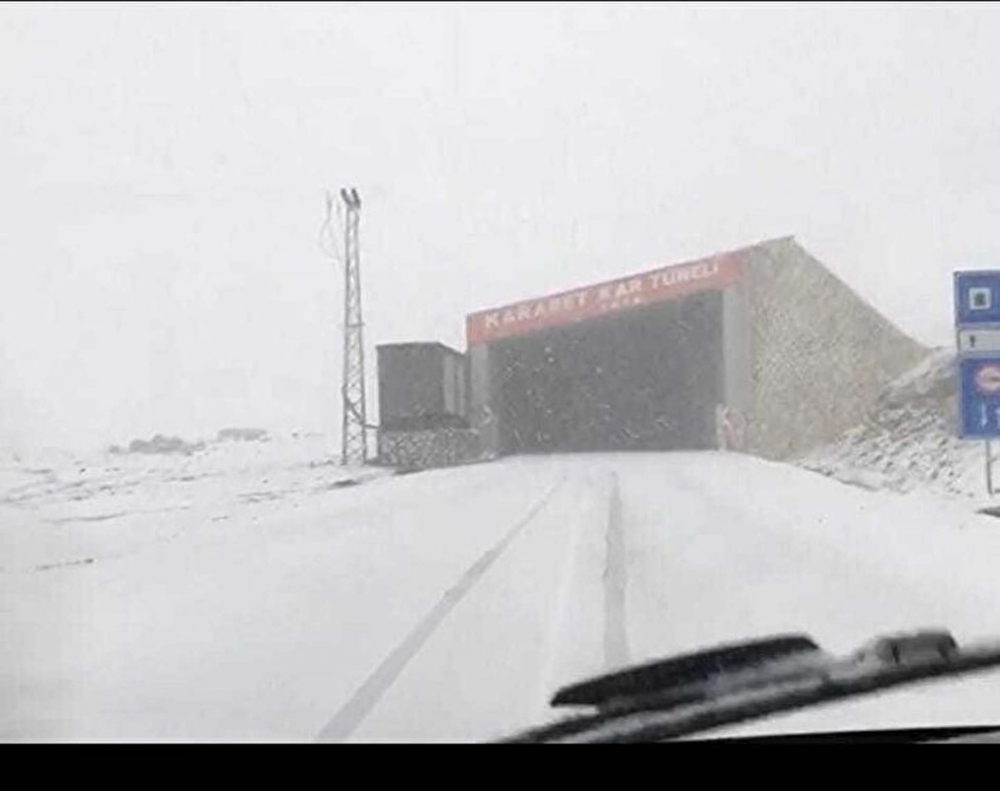 Van'da kar sürprizi! Hazırlıksız yakalandılar, yolda mahsur kaldılar! 11