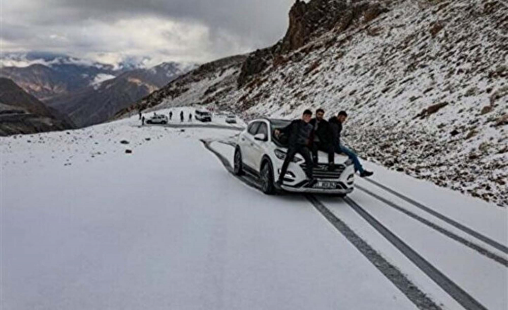 Van'da kar sürprizi! Hazırlıksız yakalandılar, yolda mahsur kaldılar! 9