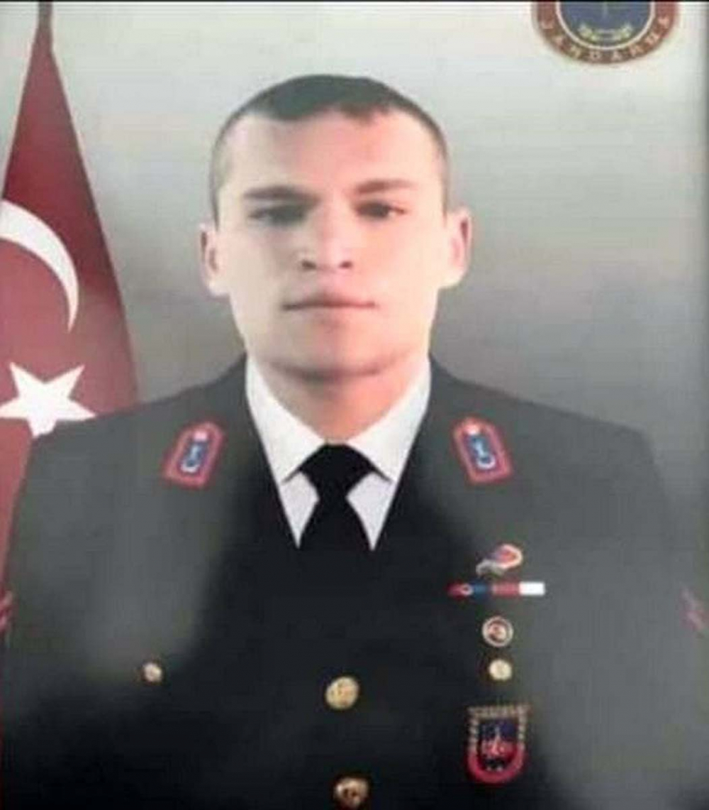 Geride acılı bir eş ve 7 aylık kızı İkra Deren'i bıraktı! Şehit Uzman Çavuş Burak Tortumlu son yolculuğuna uğurlandı 15