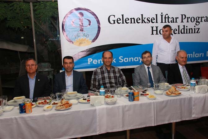 PESİAD'tan 10. Geleneksel İftar 15