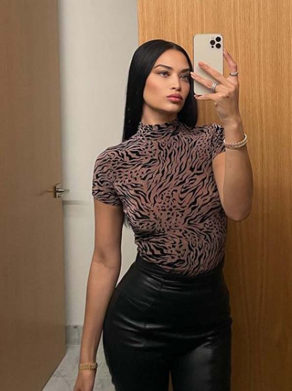 Shanina Shaik duş paylaşımıyla nefes kesti! Üstsüz poz veren mankenin fotoğrafına beğeni yağdı! 10