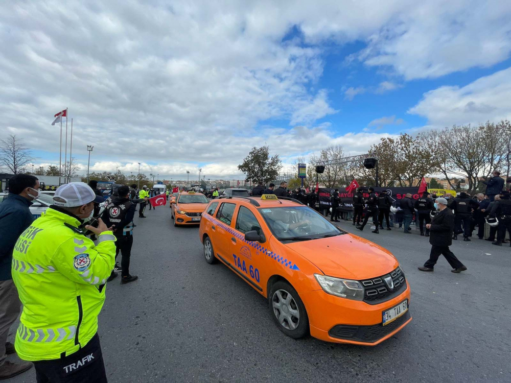 Taksiciler kazan kaldırdı! İBB'nin 5 bin taksi teklifini protesto ettiler, eylem yaptılar 4