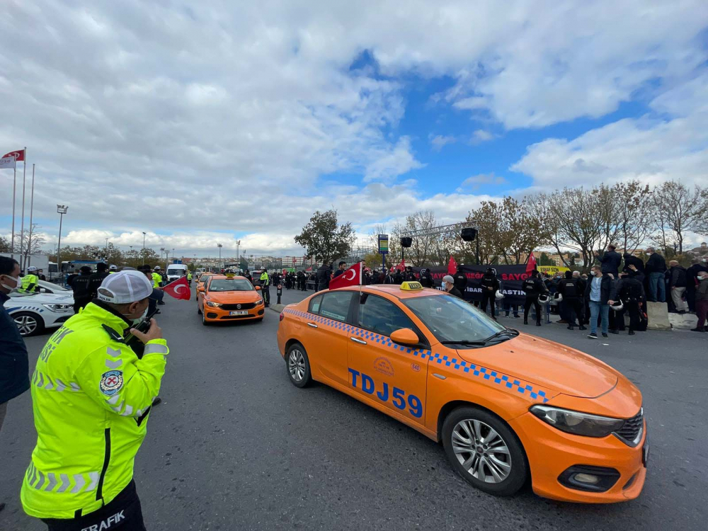 Taksiciler kazan kaldırdı! İBB'nin 5 bin taksi teklifini protesto ettiler, eylem yaptılar 5