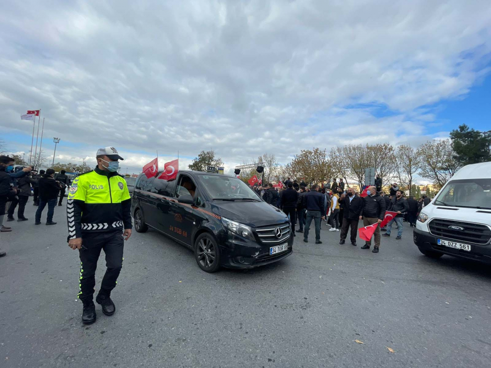 Taksiciler kazan kaldırdı! İBB'nin 5 bin taksi teklifini protesto ettiler, eylem yaptılar 7