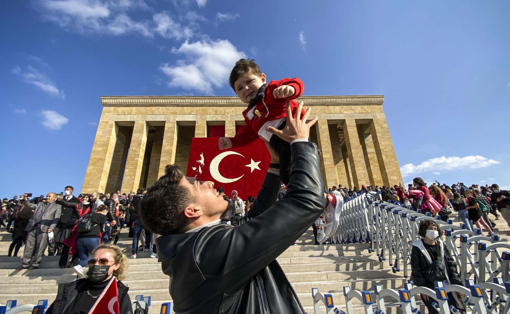 29 Ekim Cumhuriyet Bayramı coşkusu Anıtkabir'e taşındı! 7'den 70'e binlerce vatandaş akın etti 1