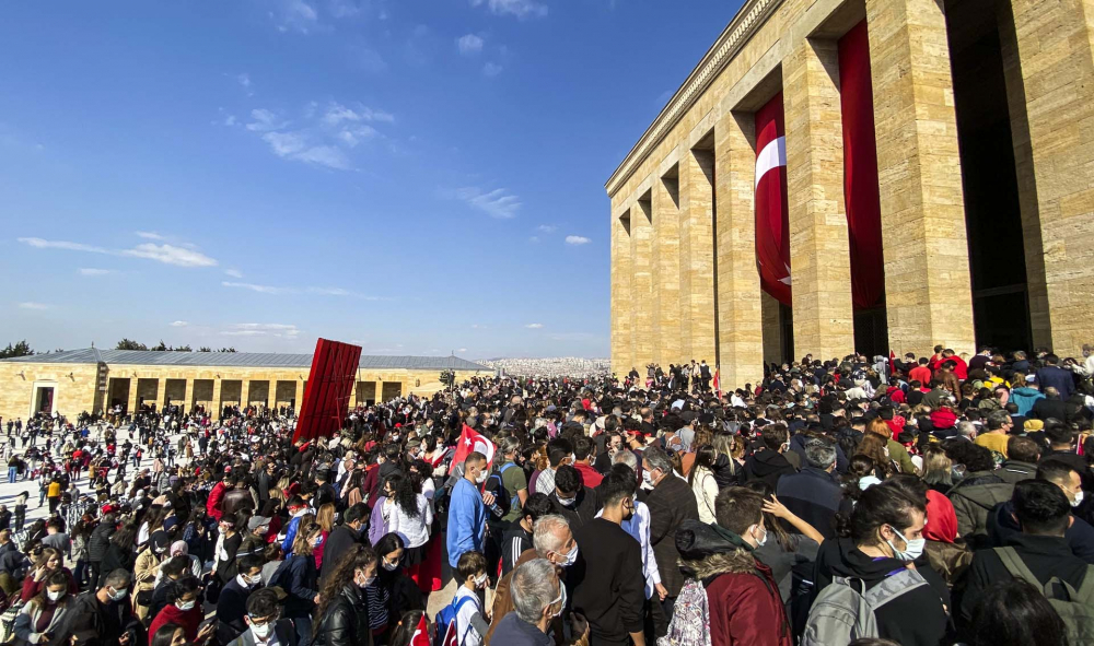 29 Ekim Cumhuriyet Bayramı coşkusu Anıtkabir'e taşındı! 7'den 70'e binlerce vatandaş akın etti 12